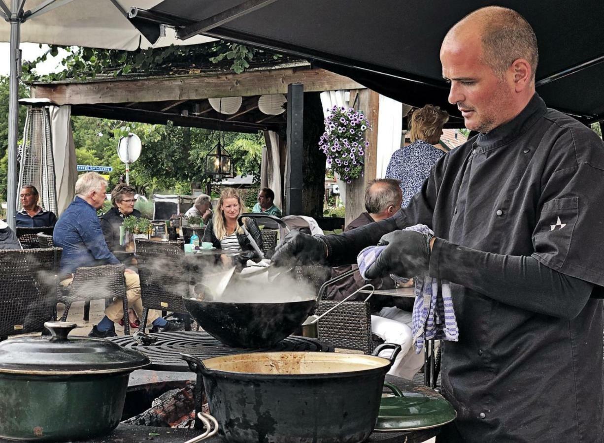 Hotel Restaurant 'De Vossenberg' Vierhouten Esterno foto